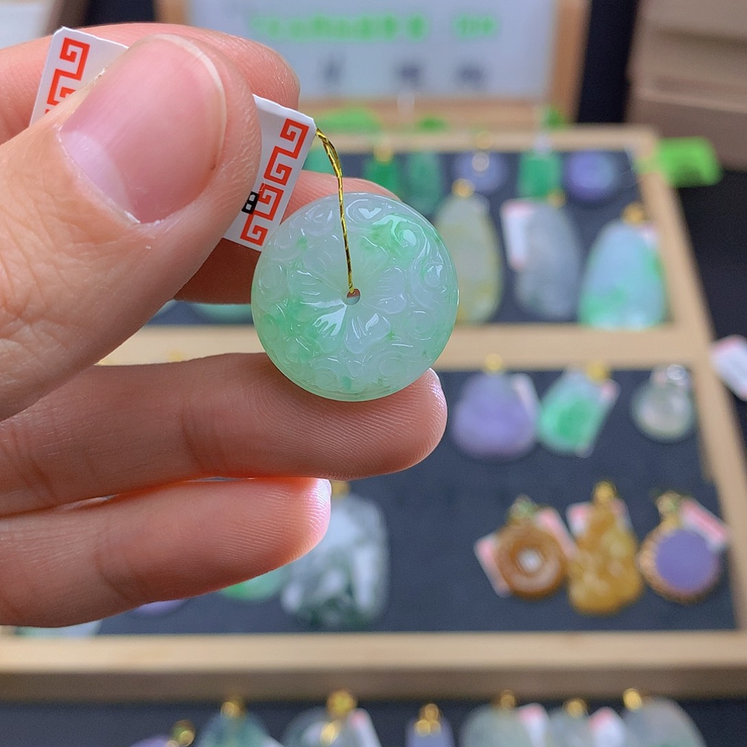 翡翠颈饰未镶嵌翡翠