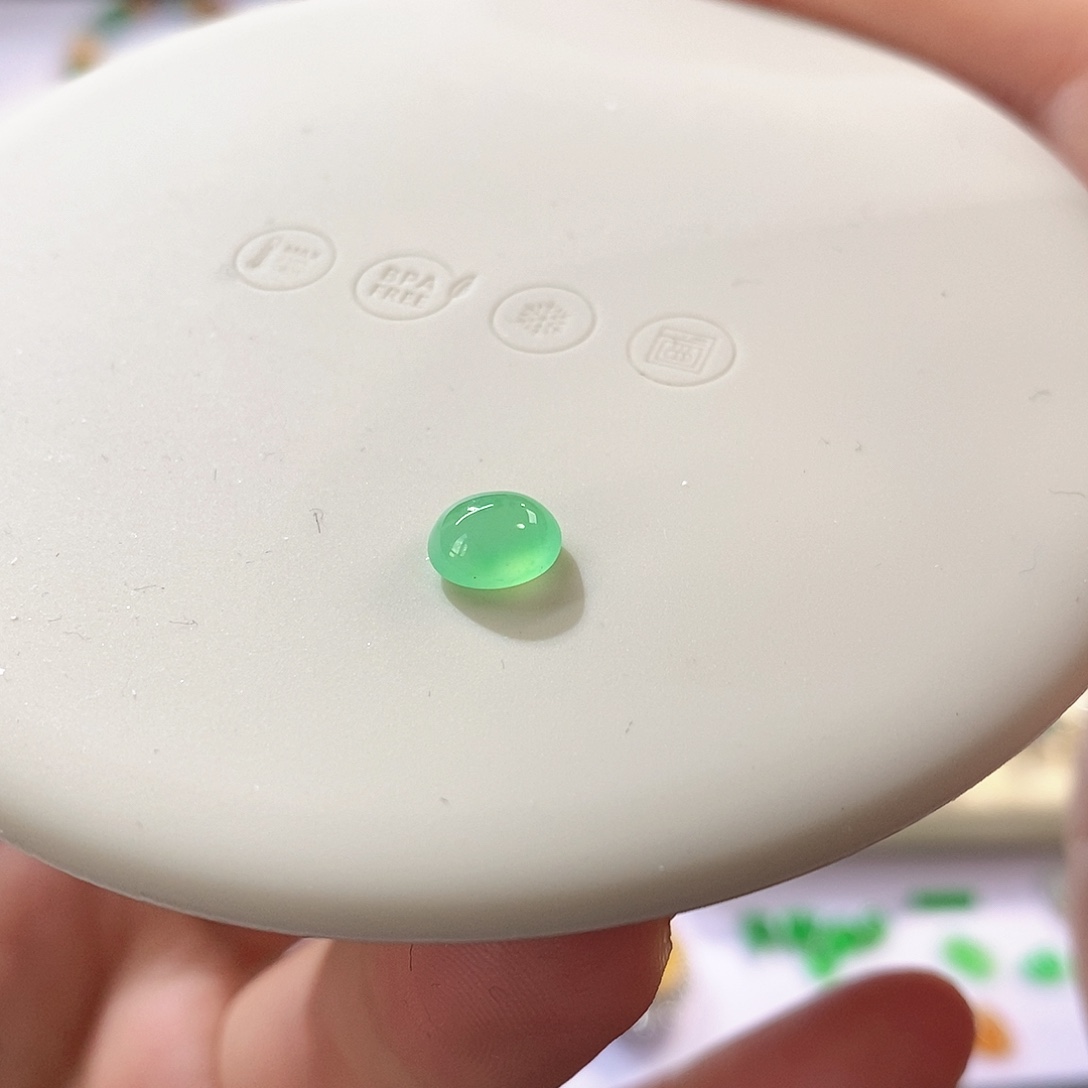 翡翠裸石高冰甜绿蛋面