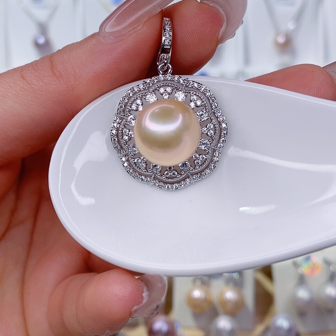 淡水珍珠吊坠(赠链)未镶嵌