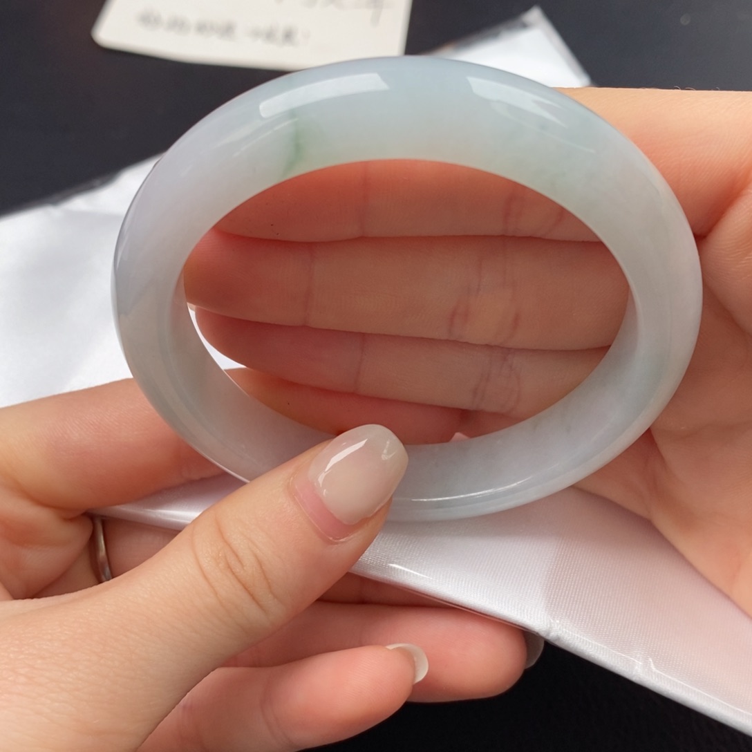 翡翠手镯未镶嵌56圈口