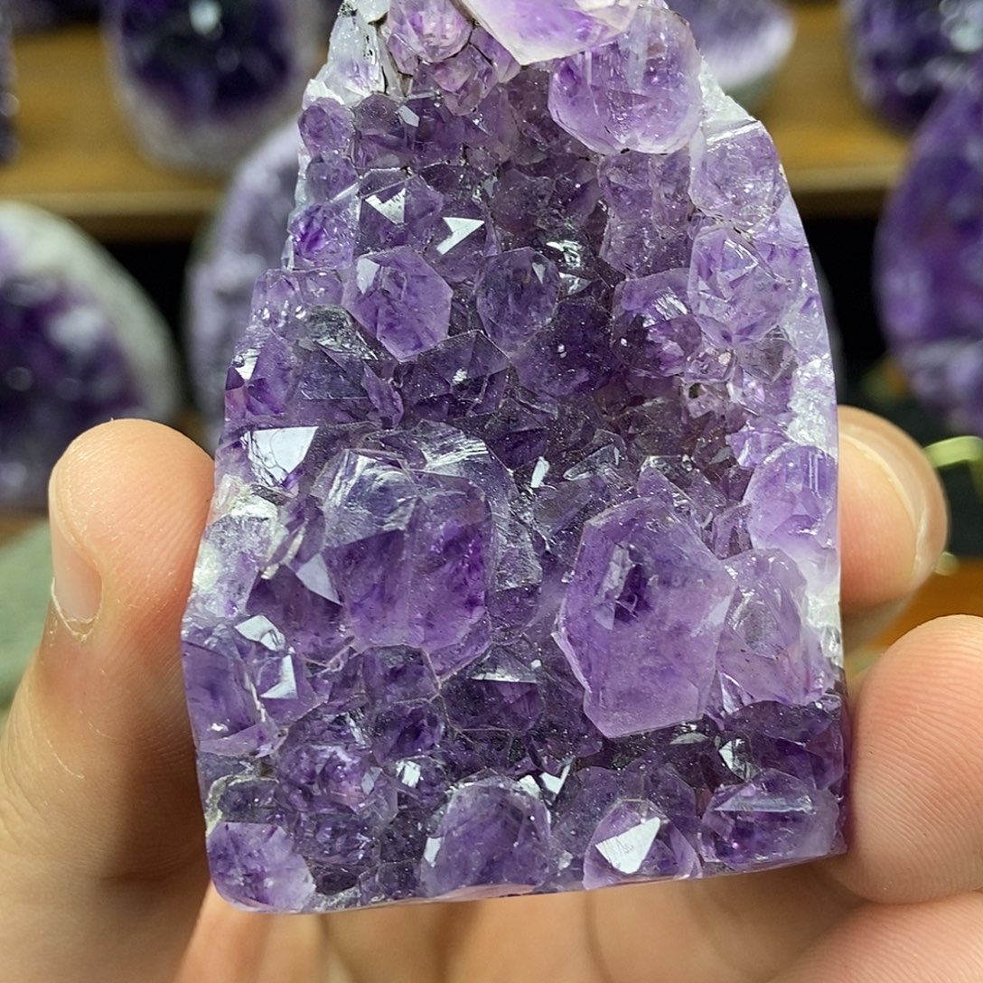 紫晶未镶嵌大型摆件（非配饰）