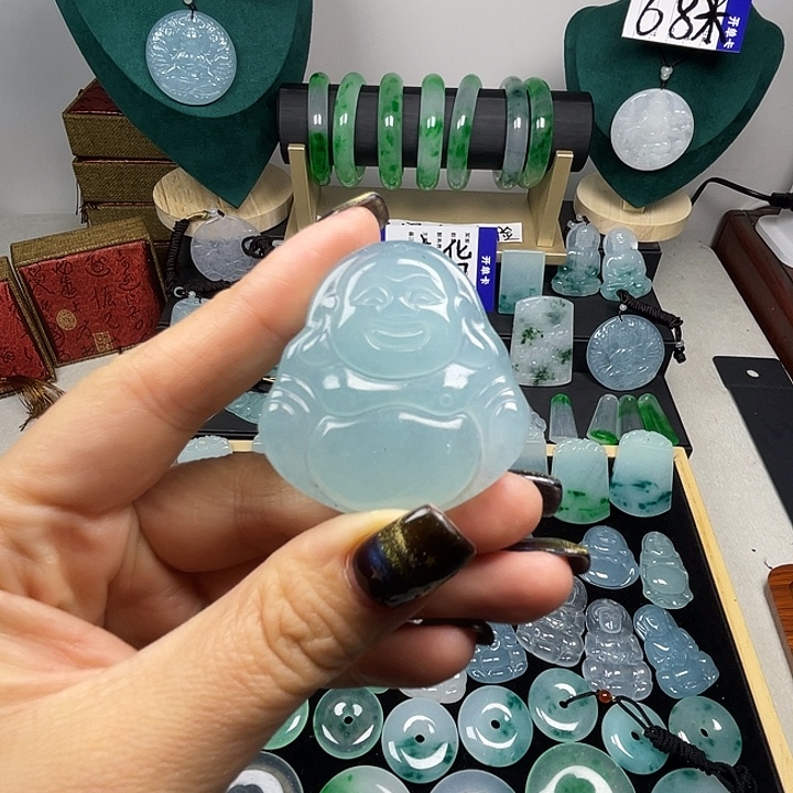 翡翠未镶嵌颈饰佛公