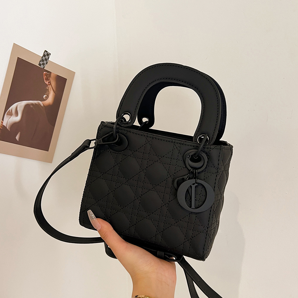 2025新款经典百搭哑光菱格磨砂戴妃包手提斜挎包出行必备款