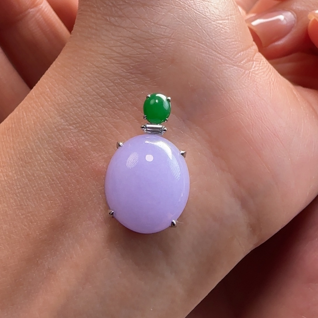 翡翠18K金镶嵌颈饰蛋面