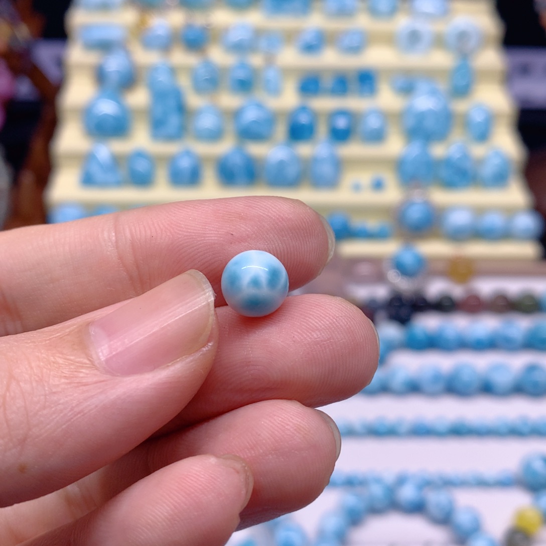 丁***s针钠钙石（海纹石）未镶嵌珠宝半成品