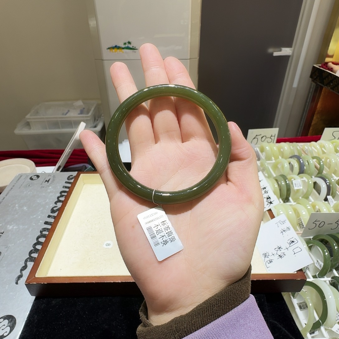 菜***?和田玉未镶嵌手镯212