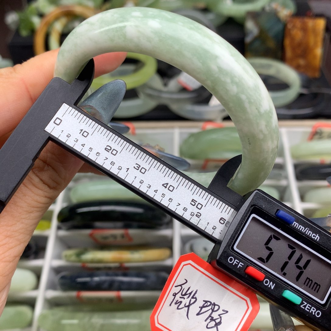 蛇纹石玉未镶嵌手镯907