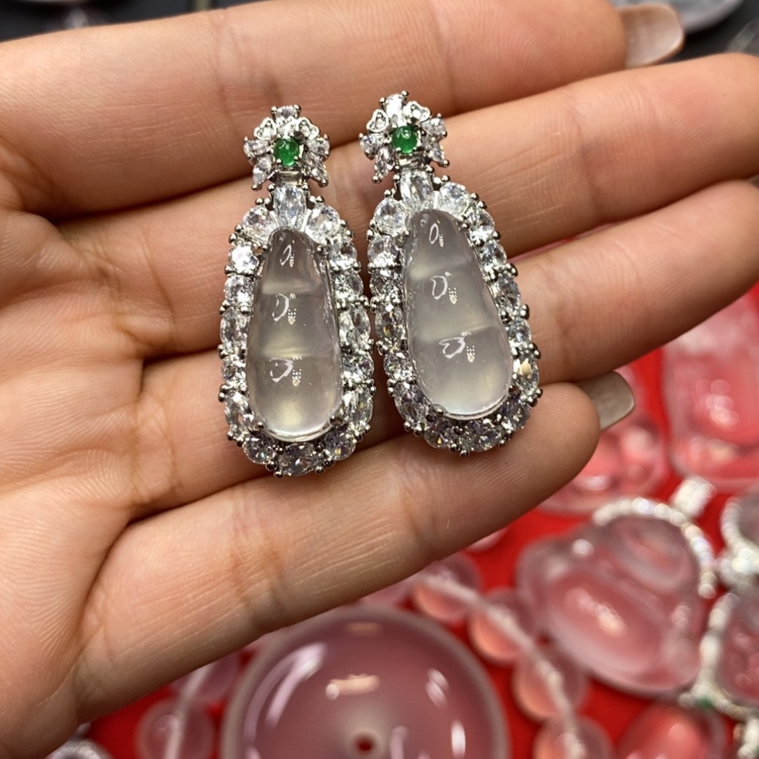 石英质玉合金吊坠随机发一