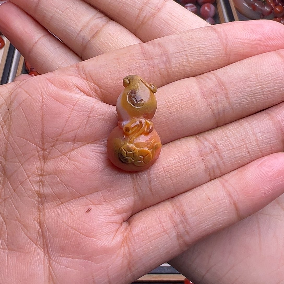 南红玛瑙未镶嵌珠宝奇石