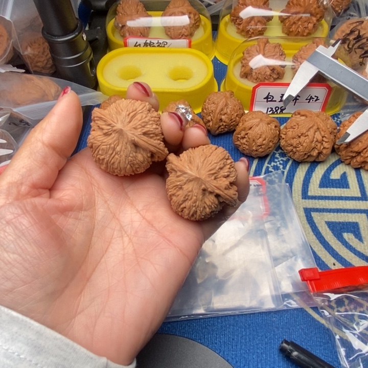 无***称桃核吊坠绣球核桃