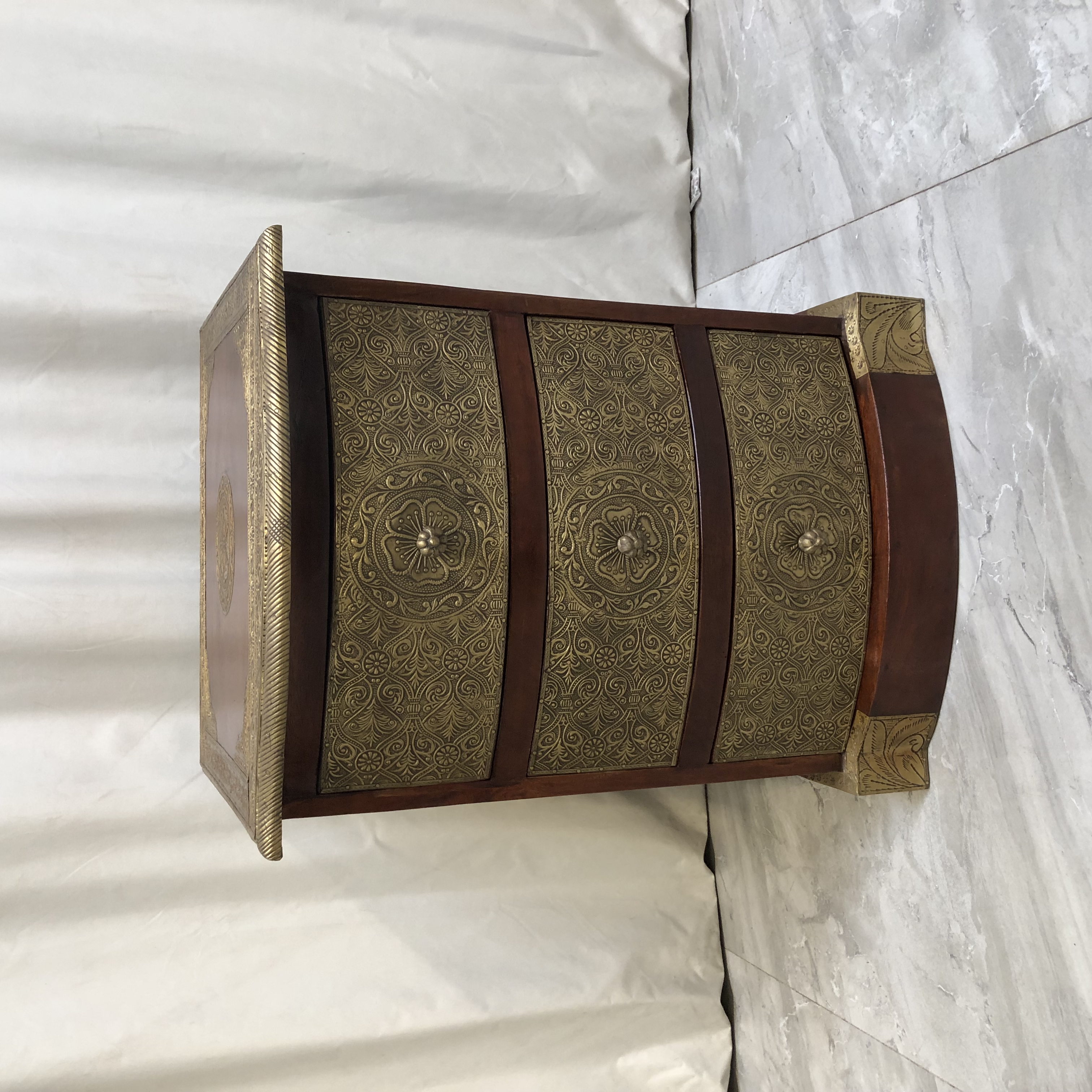 【务美艺术】黄檀木黄铜三抽边柜（09128）