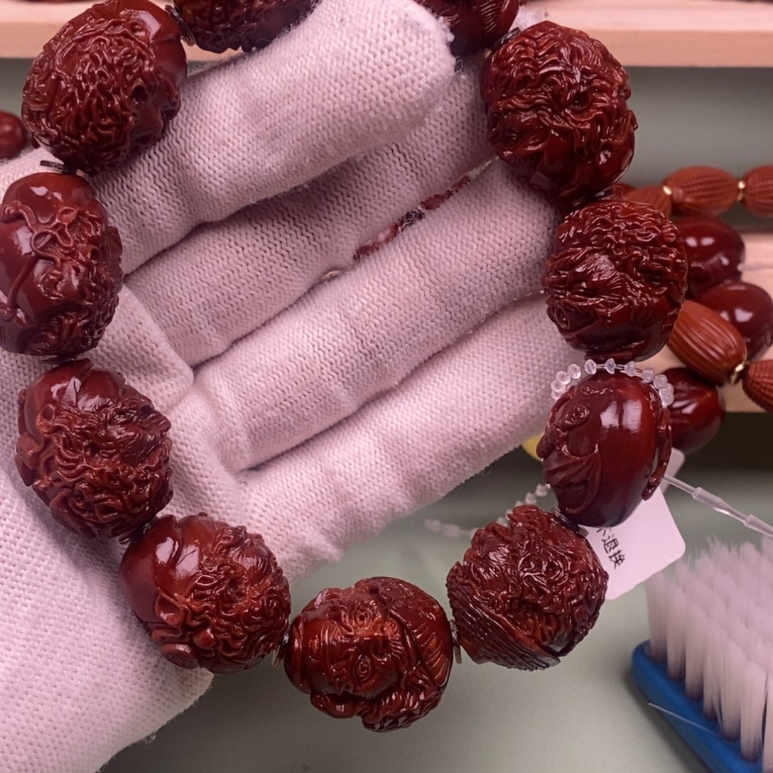 鸿***爷大叶紫檀（黑酸枝木类）橄榄核回血直播间