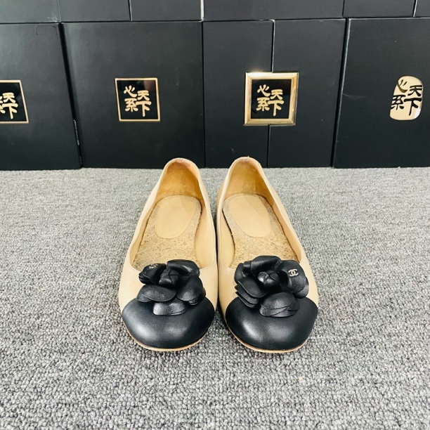 95新 Chanel/香奈儿 山茶花小羊皮平底鞋37码 ysc1067