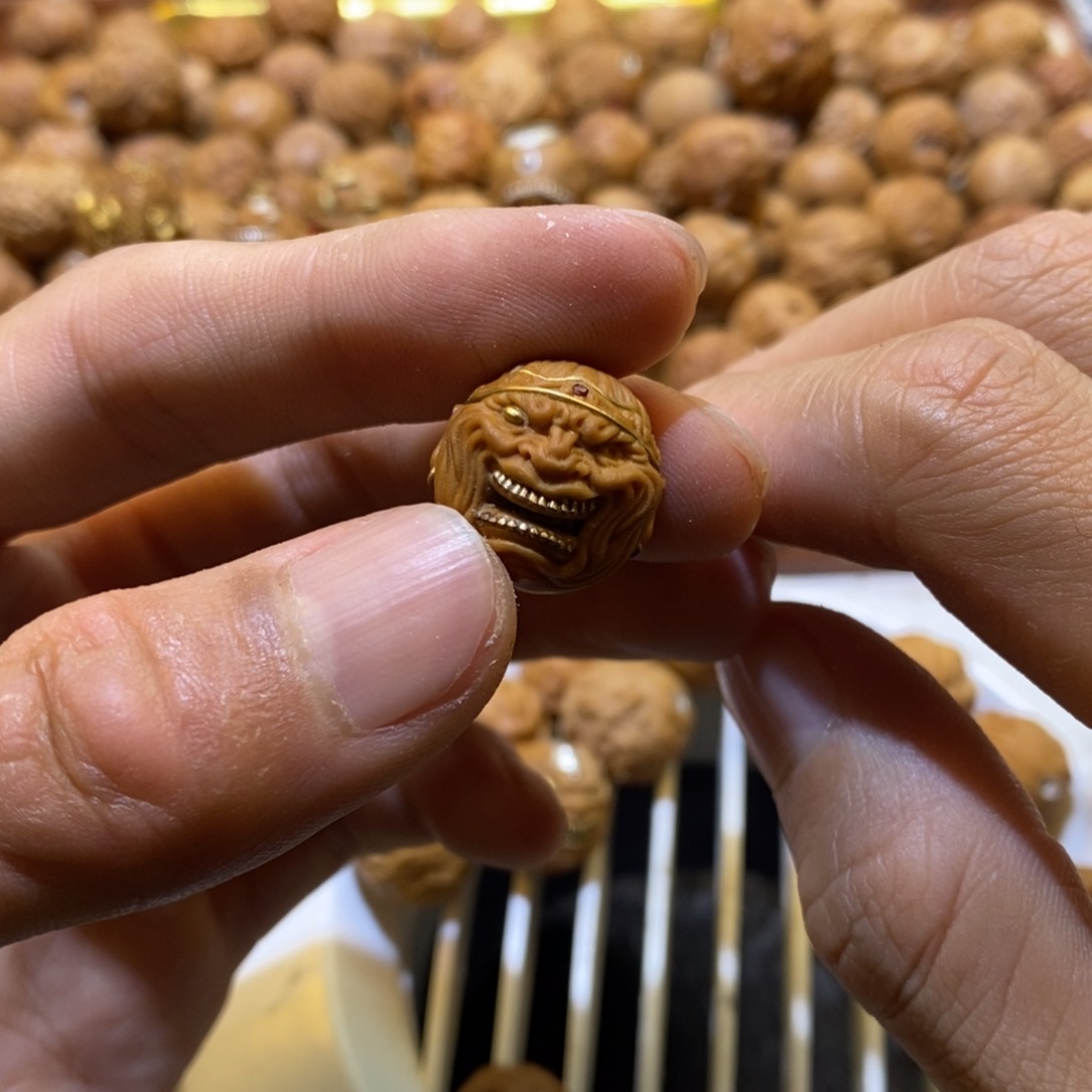 猴头核桃吊坠高*v僧皇