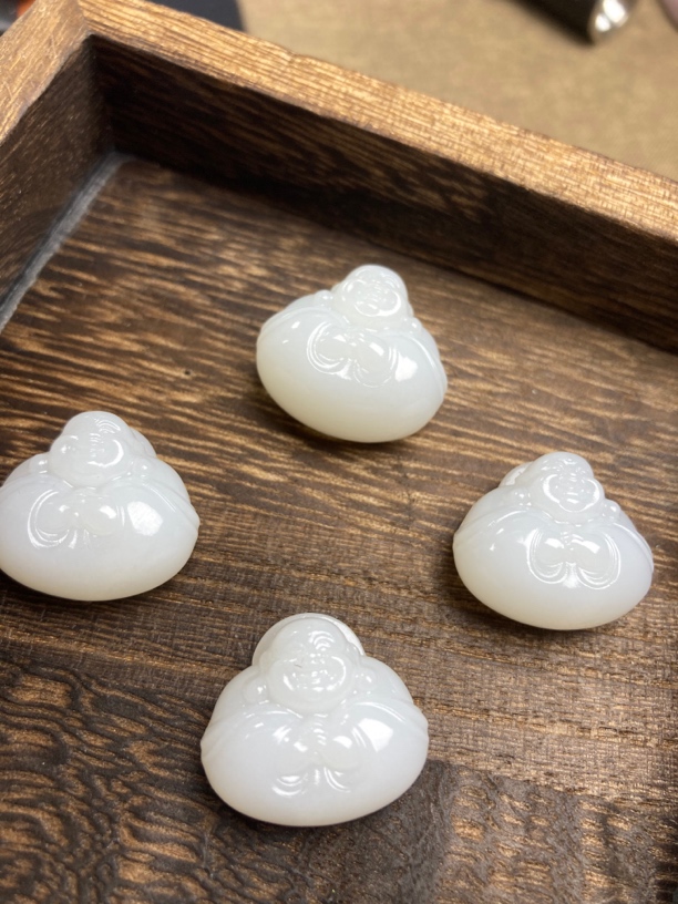 和田玉白玉高品抱抱佛 饱满圆润一级白 多样性发一