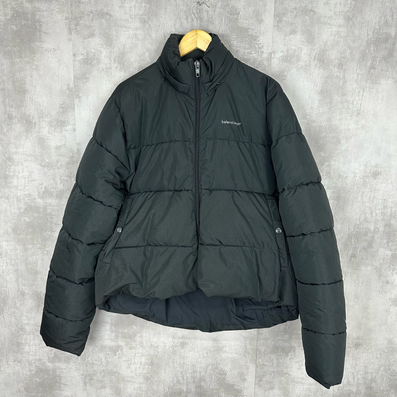 114 巴黎世家 黑色印花Logo 羽绒服44码 95新 XT888449