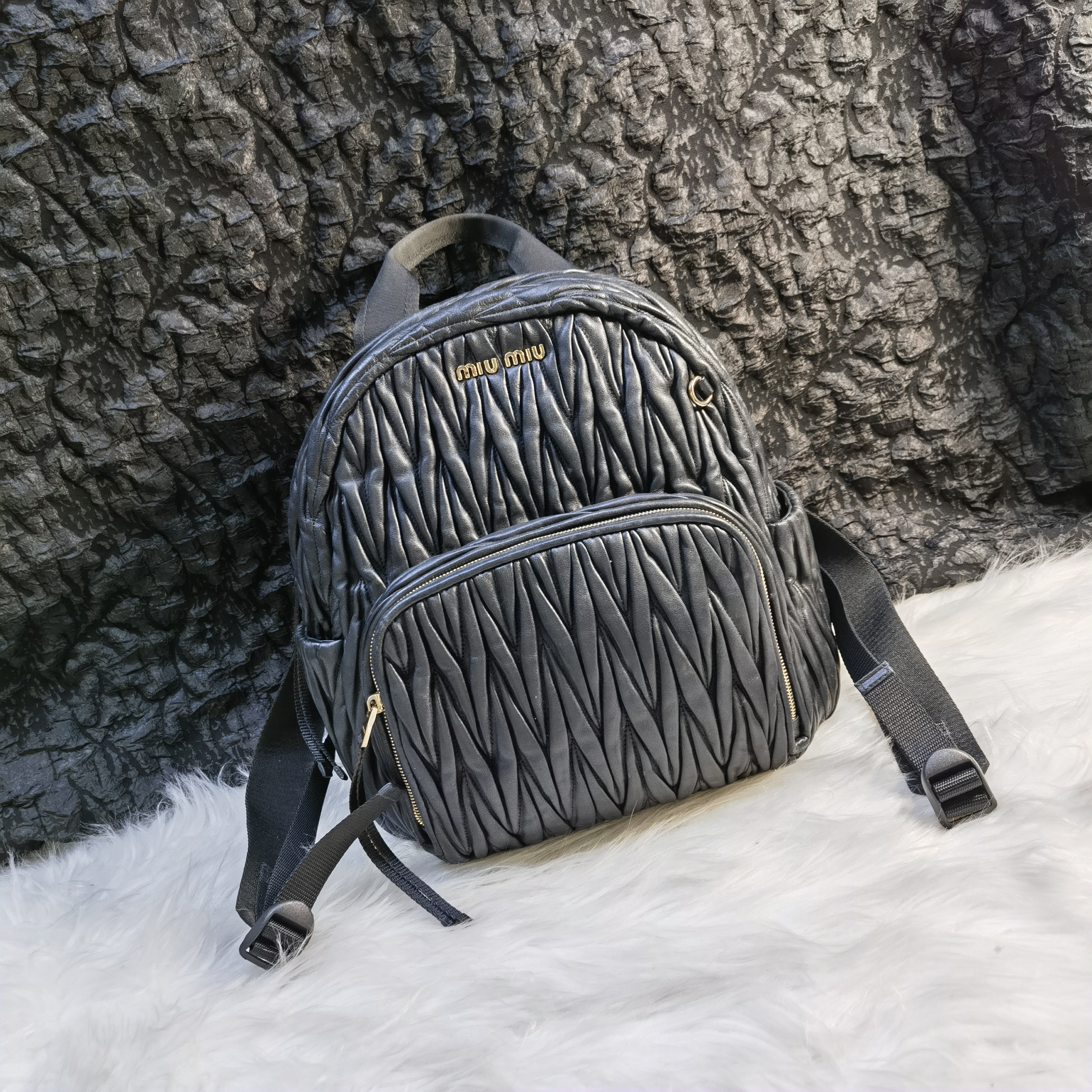 95新 MIU MIU/缪缪 大喜/缪缪黑色褶皱中号双肩包