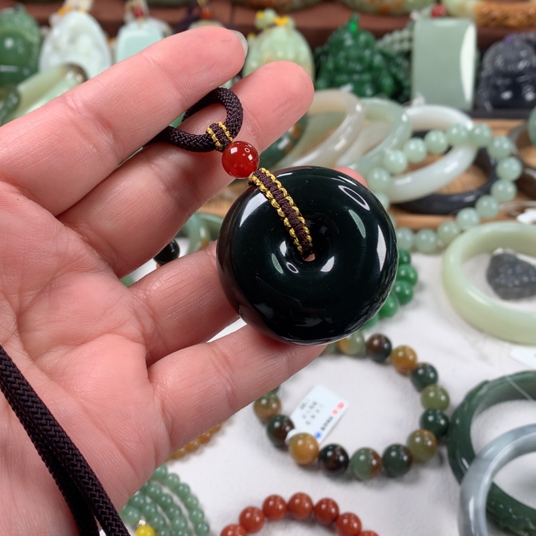 和田玉颈饰未镶嵌