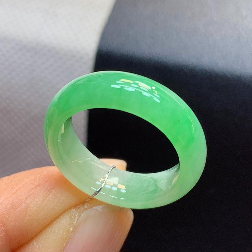 天然翡翠A货细润半山水阳绿14-15号戒指戒圈内径17宽6.2厚3.8mm