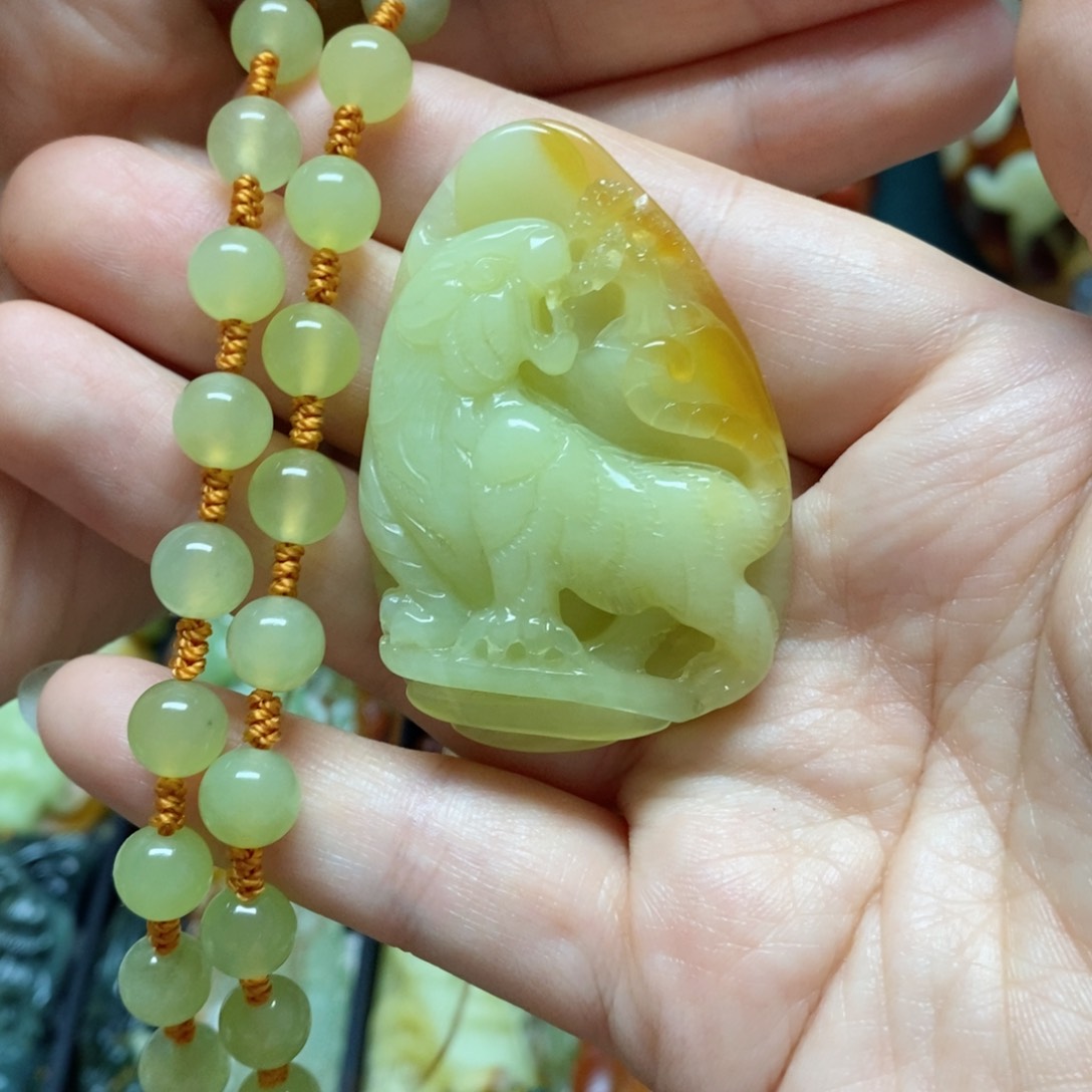 岫玉吊坠(赠链)未镶嵌二****瓶