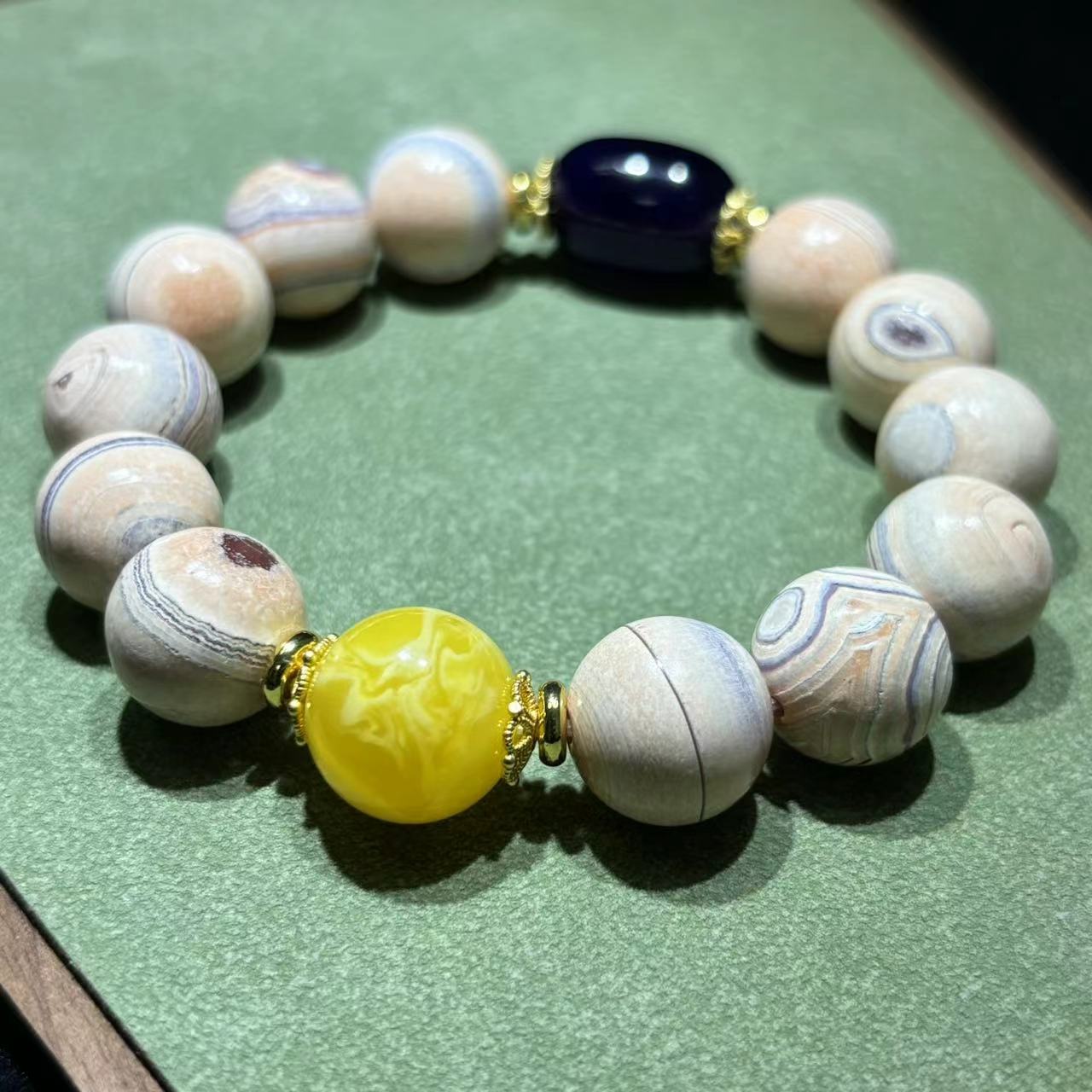 s944-复古设计款宫廷风圆珠手串-赠礼盒