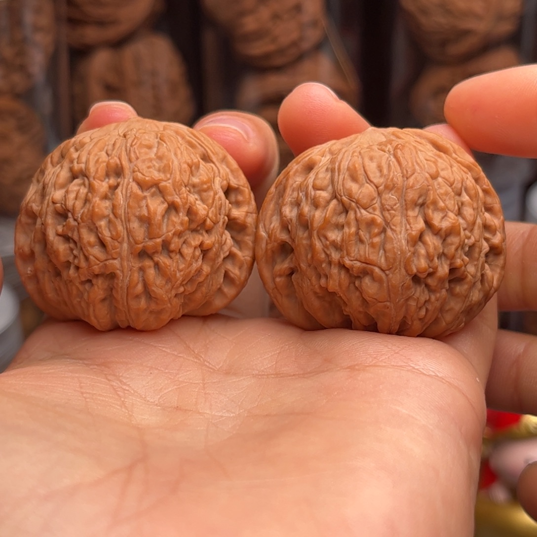 文玩核桃把件泥鳅背  绣球 38 全品