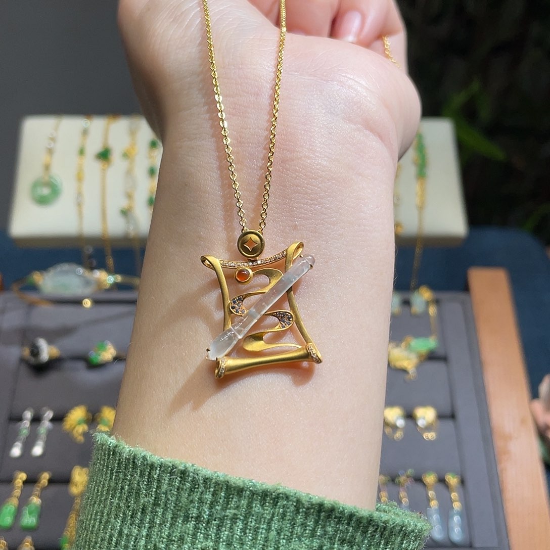 翡翠吊坠(不含链)18K金镶嵌玻璃种毛笔 设计款