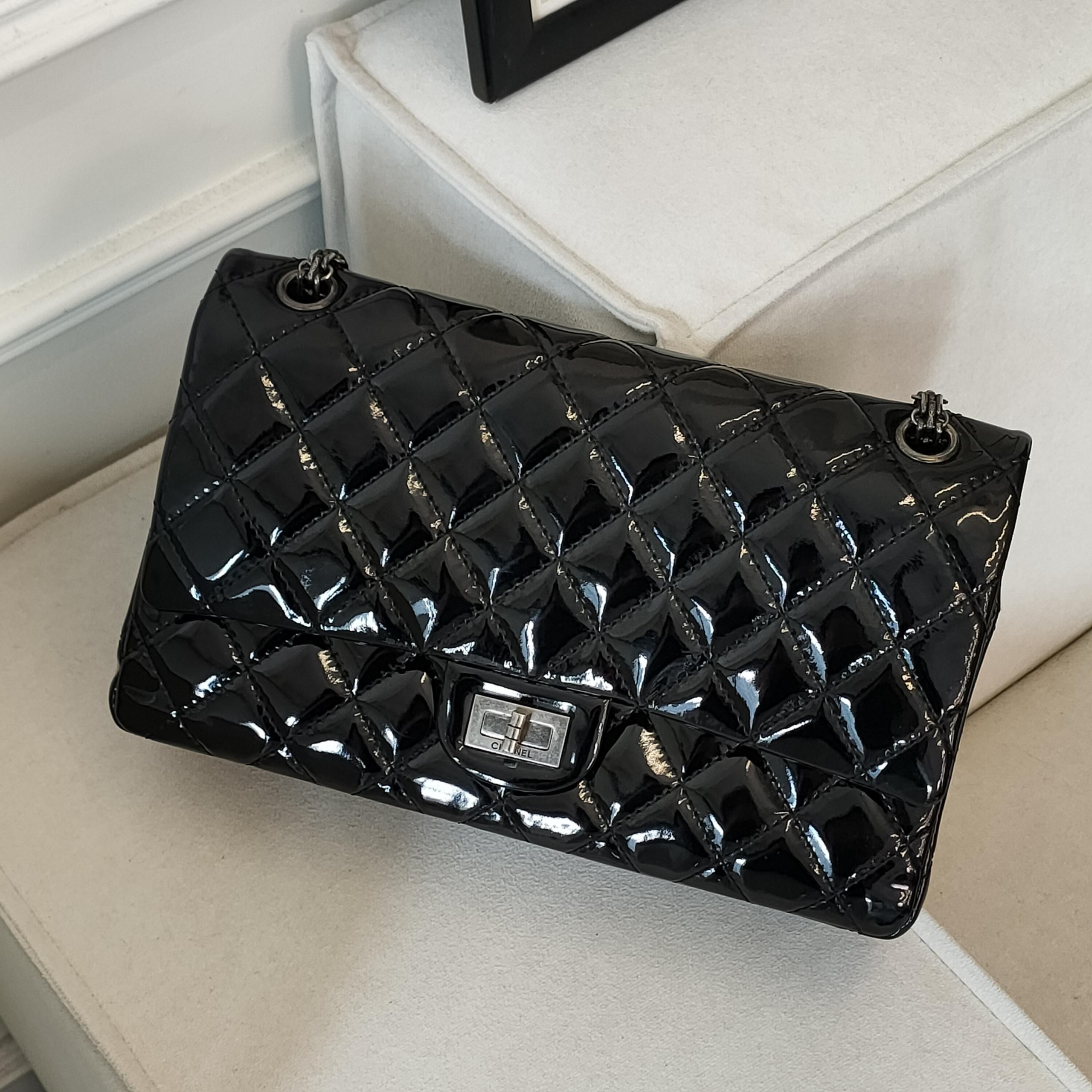 95新 Chanel/香奈儿 Azul-黑银漆皮2.55中号单肩包49702