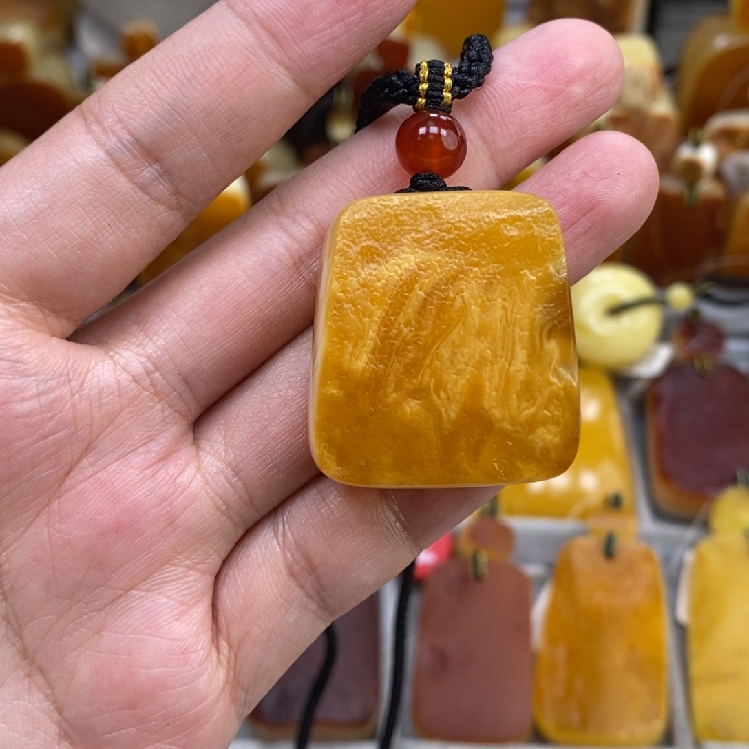 蜜蜡未镶嵌珠宝奇石