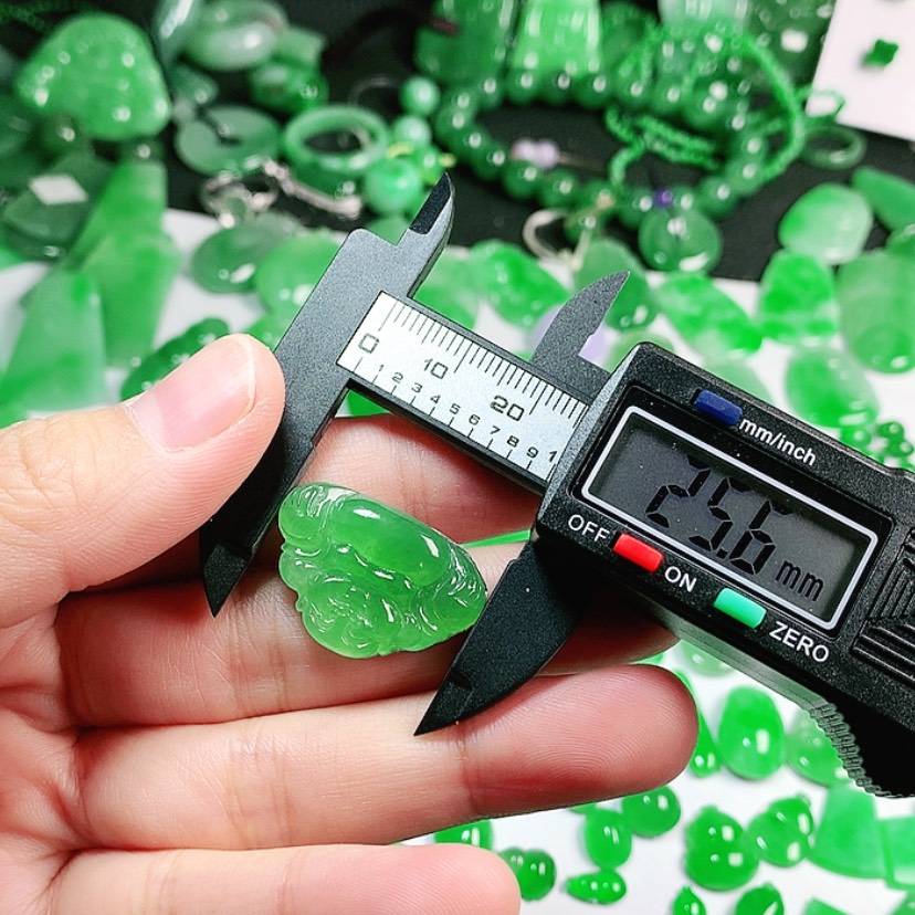 【闪购商品】翡翠颈饰未镶嵌新****笔翡翠25.6*17.4*4.9