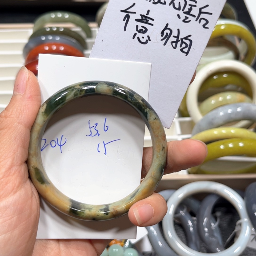 蛇纹石玉未镶嵌手镯