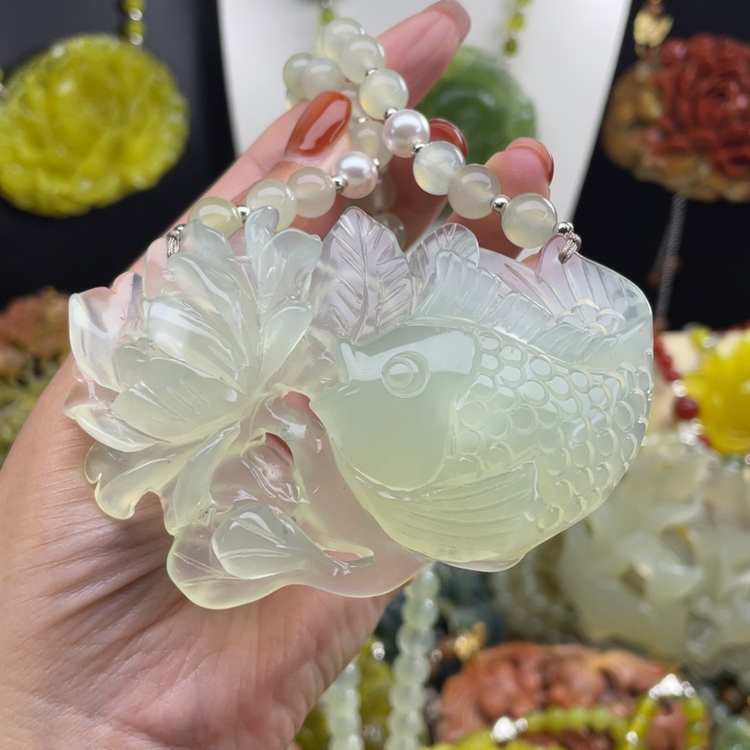 未镶嵌蛇纹石玉颈饰美****丽