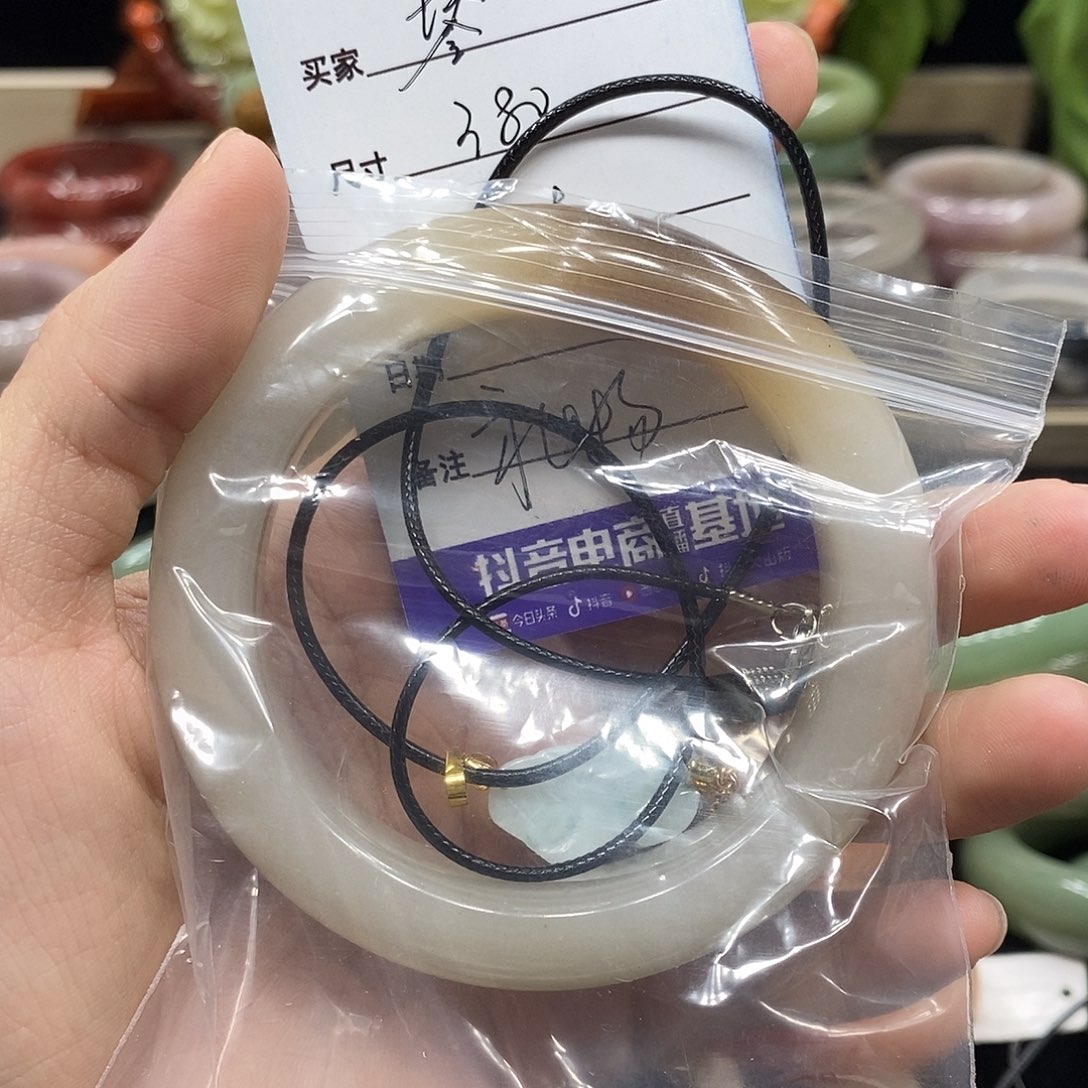 琴***石英岩玉未镶嵌手镯