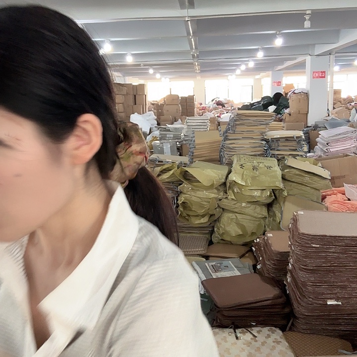 有机玻璃白色猫咪坐垫发1