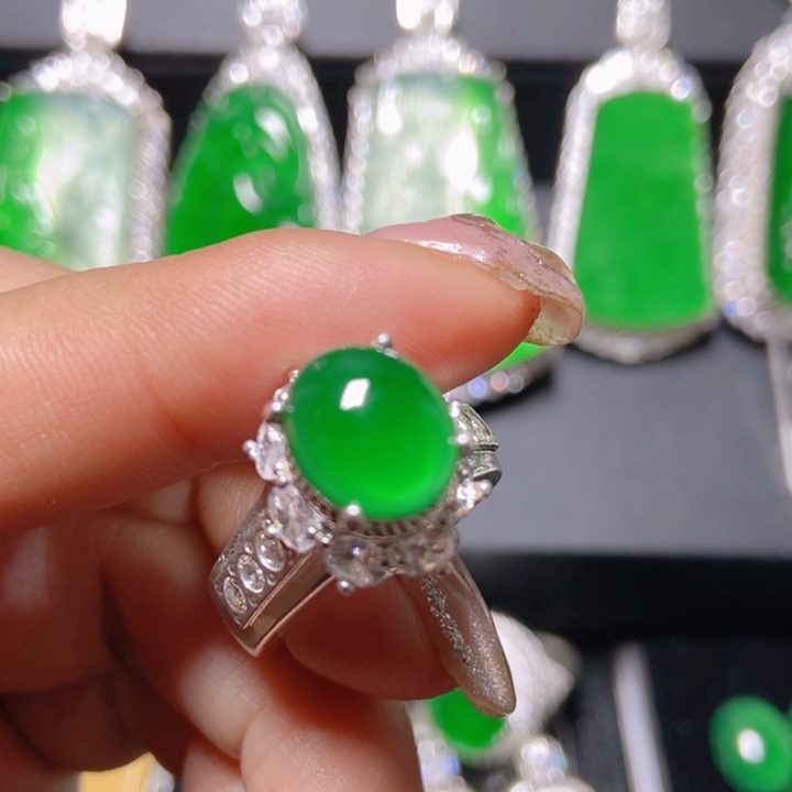 翡翠未镶嵌颈饰翡翠