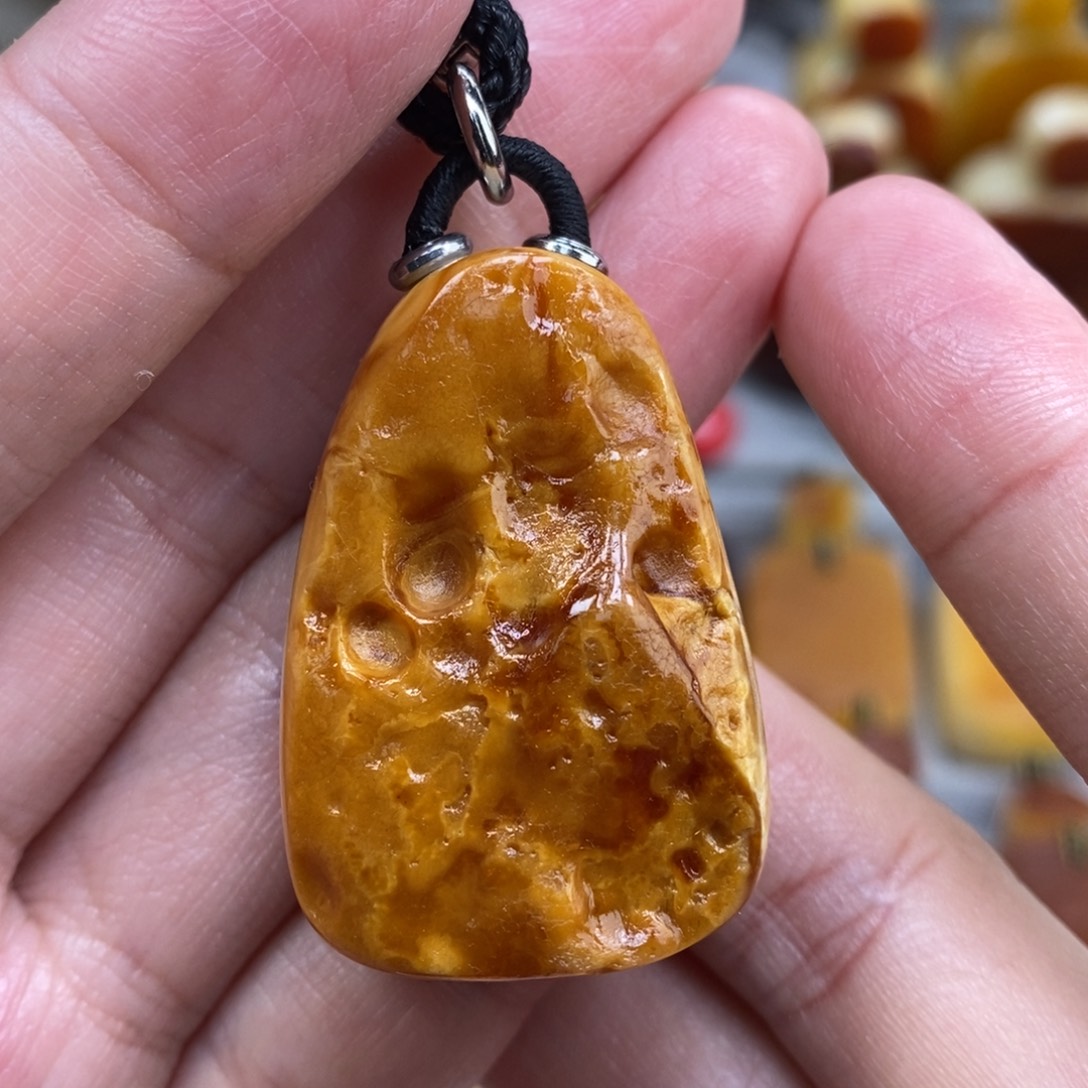 蜜蜡未镶嵌珠宝奇石