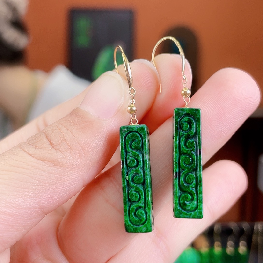 翡翠18K金镶嵌耳饰