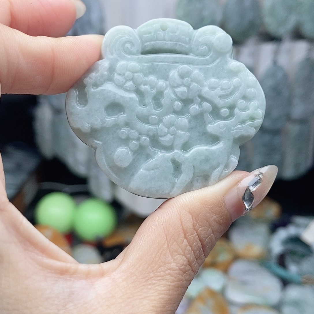 翡翠颈饰未镶嵌翡翠