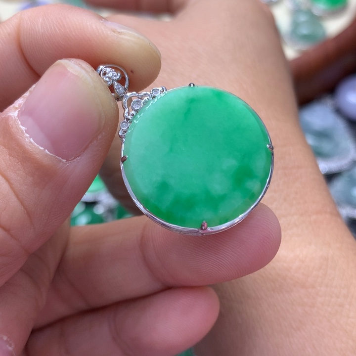 翡翠吊坠(不含链)18K金镶嵌