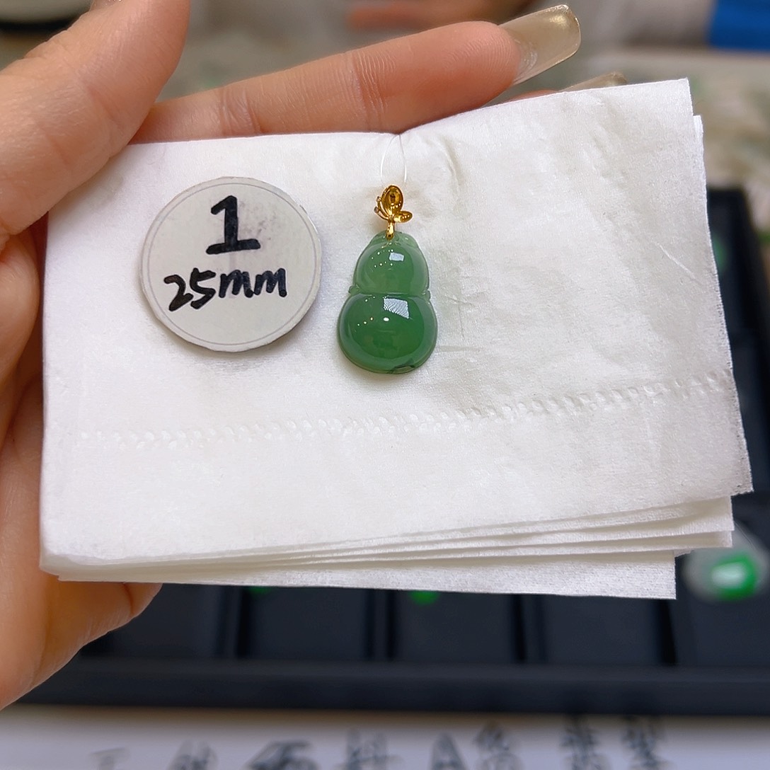 翡翠颈饰18K金镶嵌翡翠