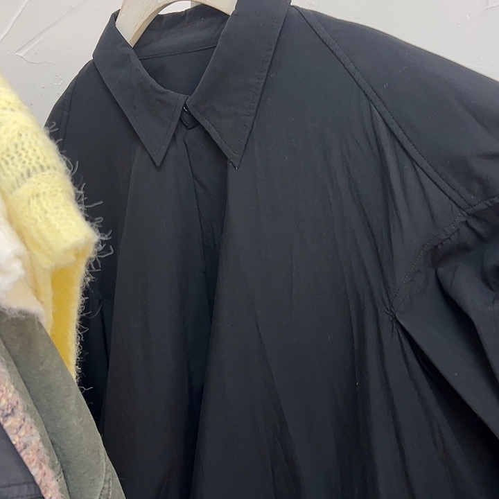 ****吉今天新款 前长后短大版型黑色垫肩衬衫
