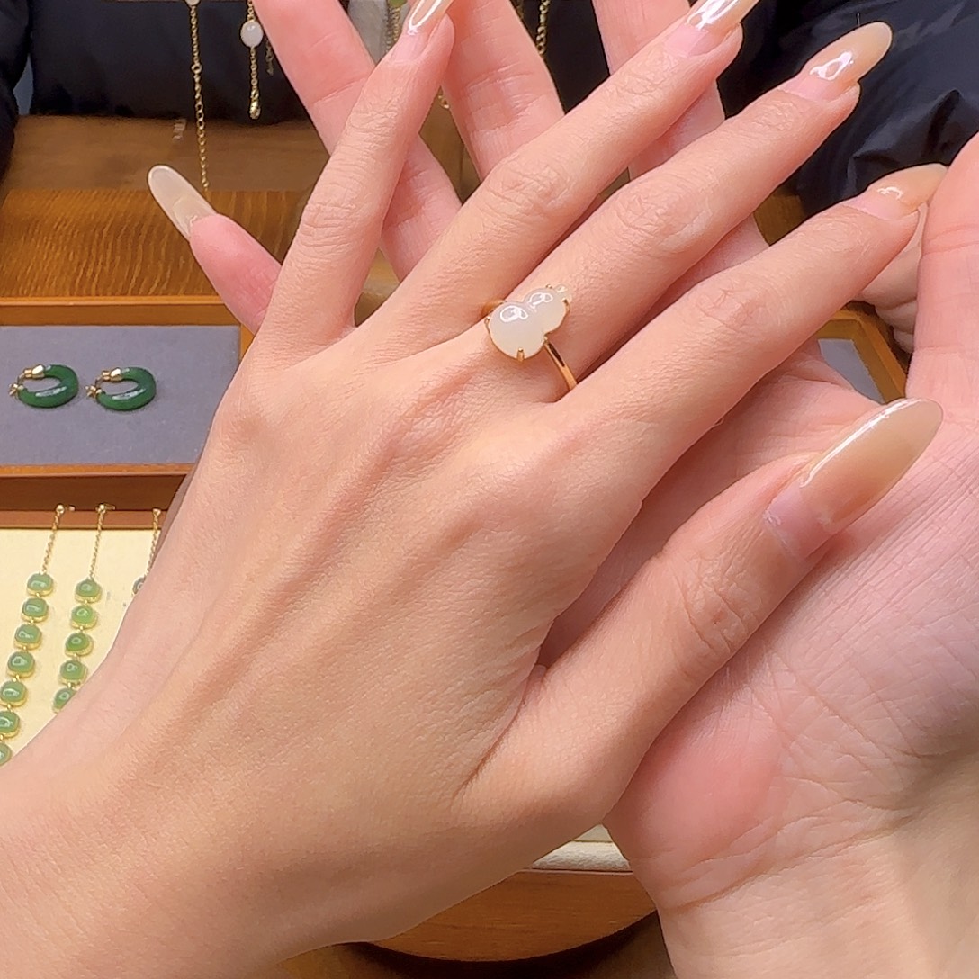 小***e和田玉银S925镀金镶嵌戒指