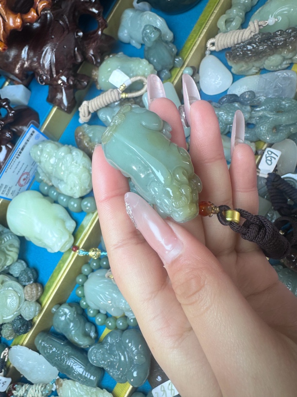 和田玉貔貅吊坠挂件