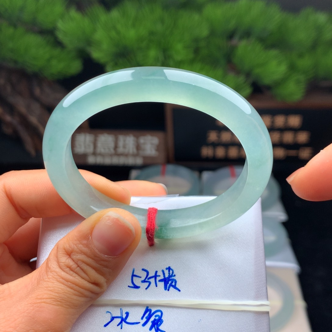 翡翠手镯未镶嵌手镯