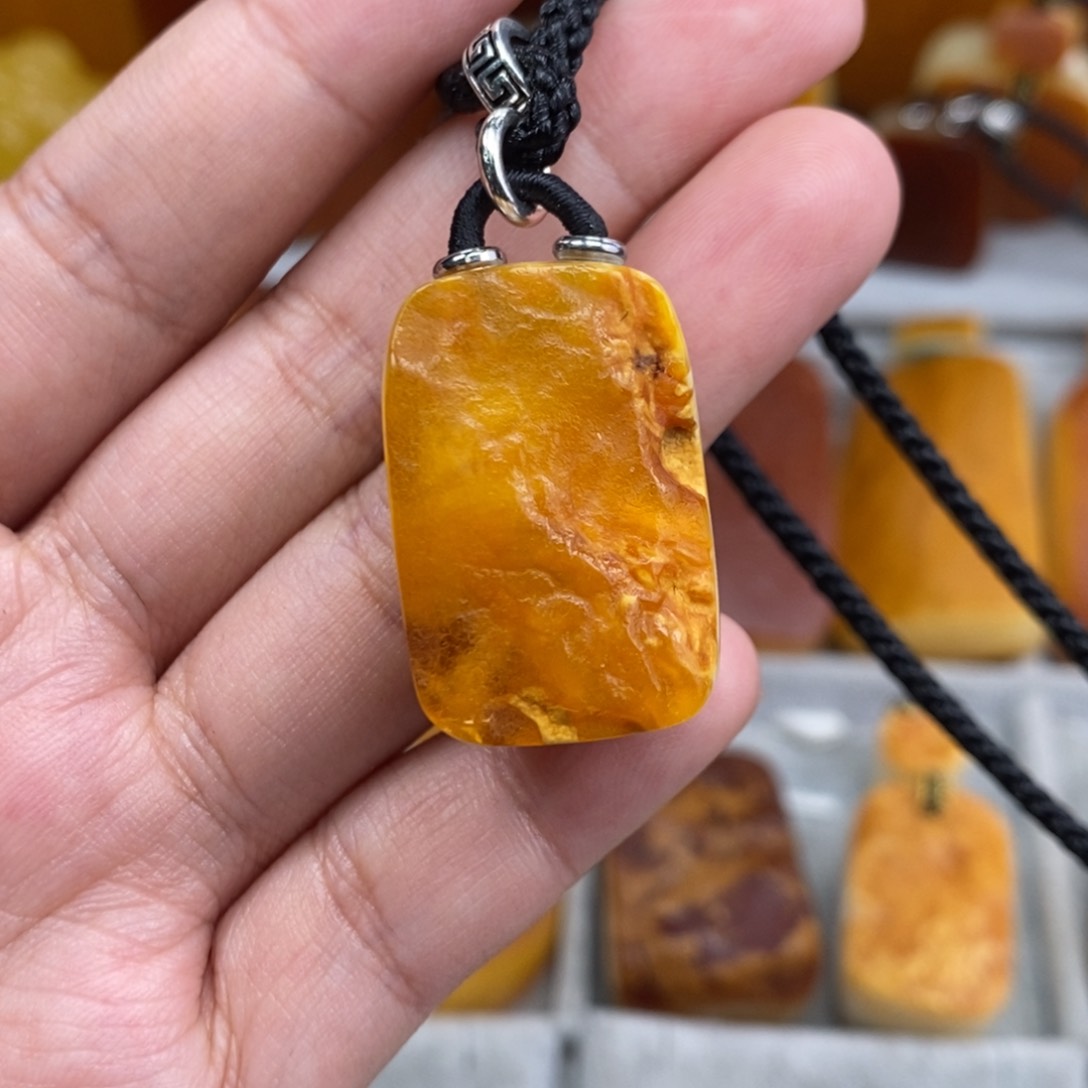 琥珀吊坠(赠链)未镶嵌