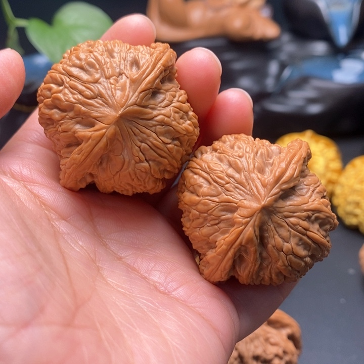 来***啊把件文玩核桃野生绣球43尺