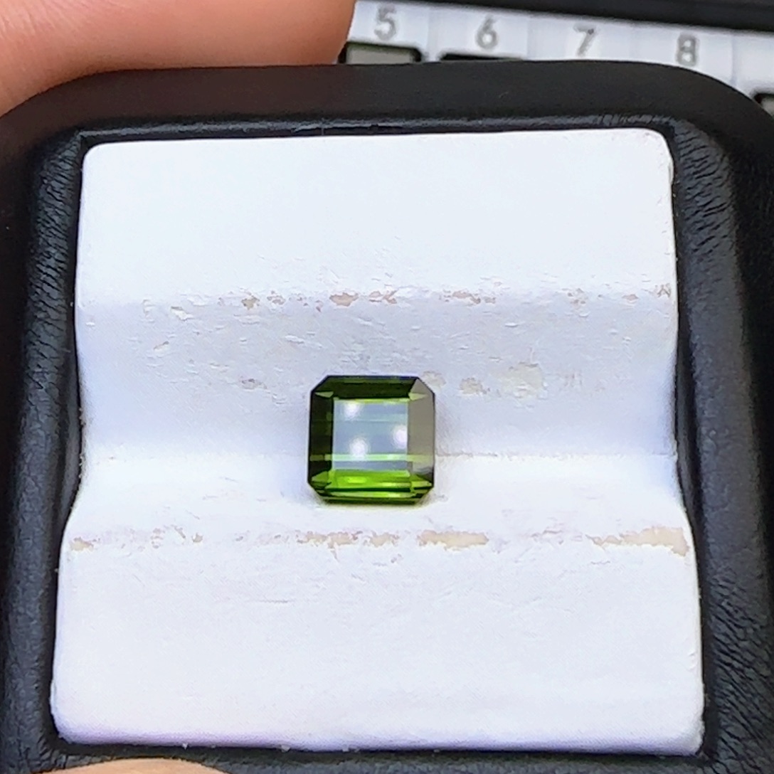 未镶嵌珠宝半成品碧玺2.1克拉