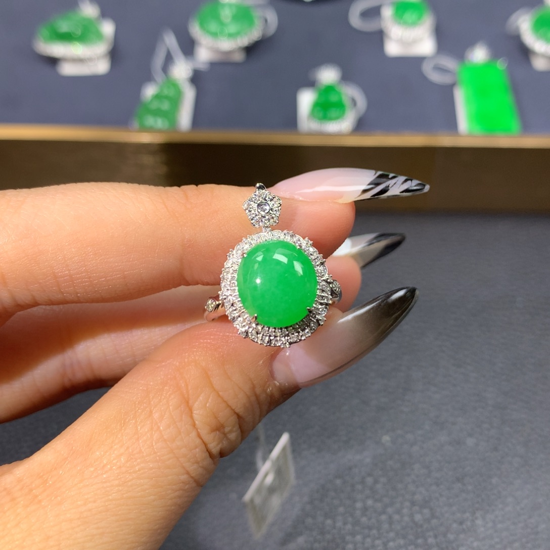 翡翠戒指18K金镶嵌翡翠