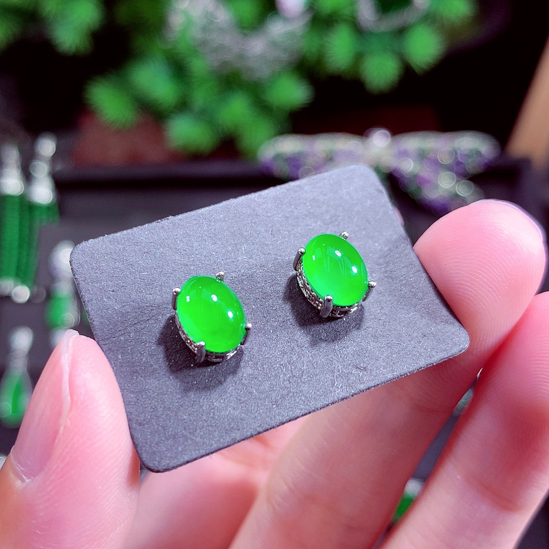 颈饰未镶嵌翡翠三*