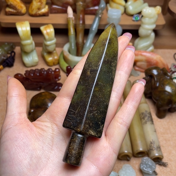 蛇纹石玉未镶嵌颈饰